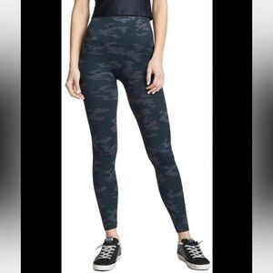 Spanx Leggings Gray Camoflauge Look At Me Now Size XL